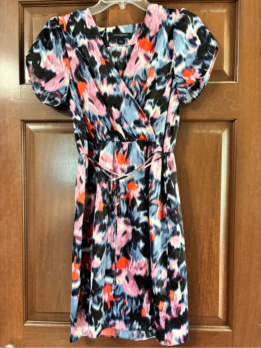 Banana Republic dress size 2 colorful and lightweight. Summer parties!